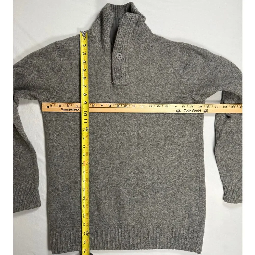 Gap Mens Sweater Size MEDIUM European Fit 100% Lambswool Gray Pullover